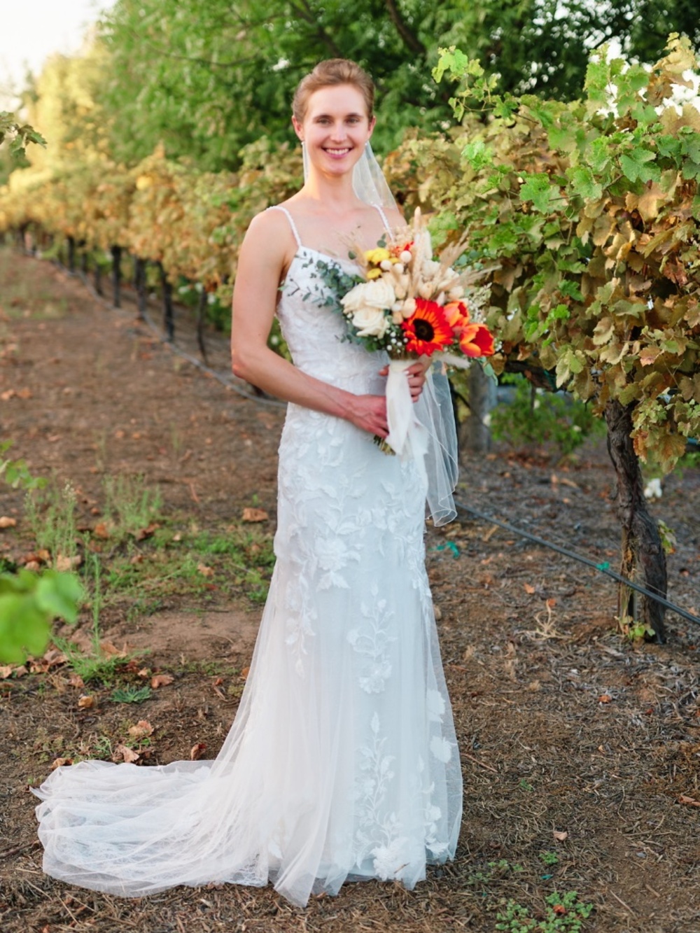 Lace Applique Tulle V-Neck Mermaid Wedding Gown